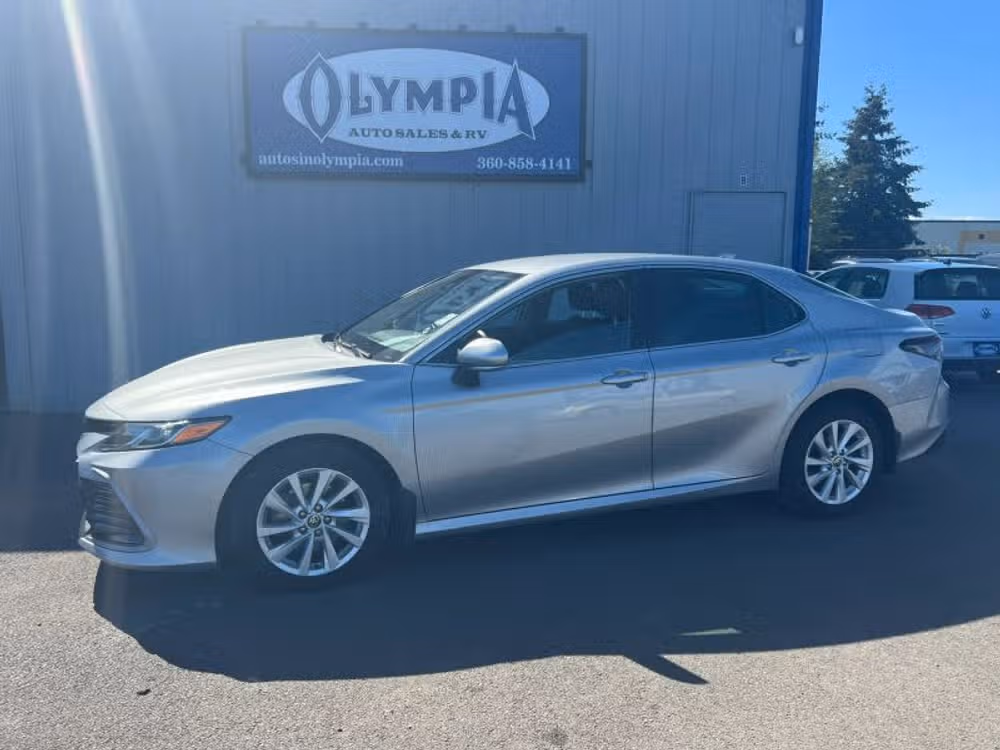 2022 Toyota Camry LE AWD's photo