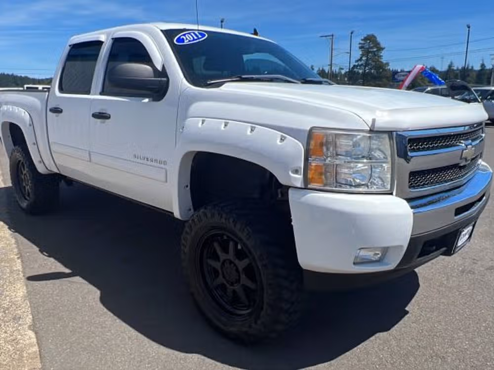 2011 Chevrolet Silverado 1500 LT Crew Cab Lower Image 1