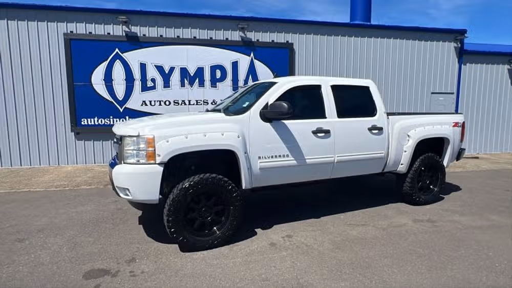 2679A - 2011 Chevrolet Silverado 1500 LT Crew Cab