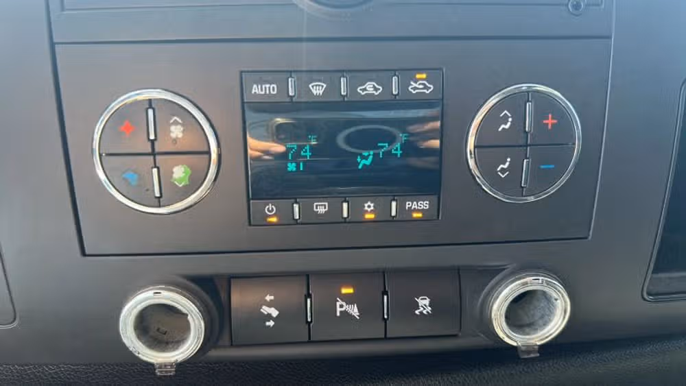 2011 Chevrolet Silverado 1500 LT Crew Cab Image 21