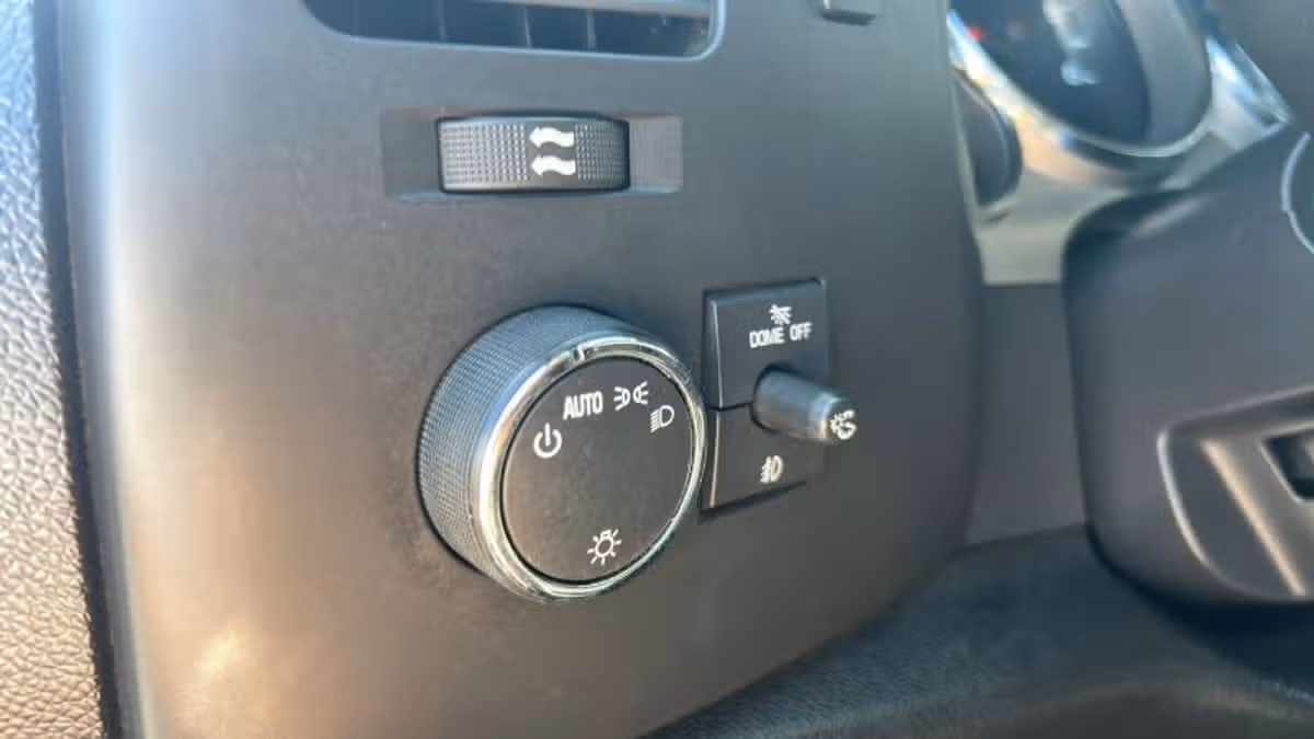 2011 Chevrolet Silverado 1500 LT Crew Cab Image 17