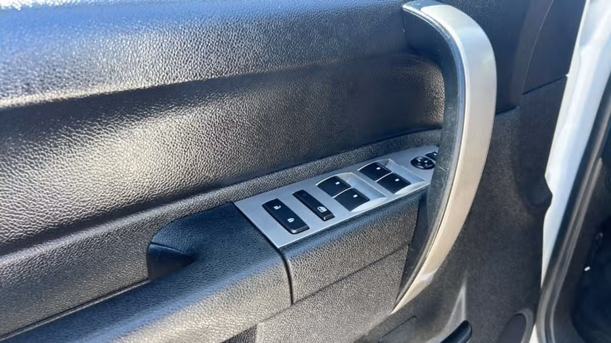2011 Chevrolet Silverado 1500 LT Crew Cab Image 16