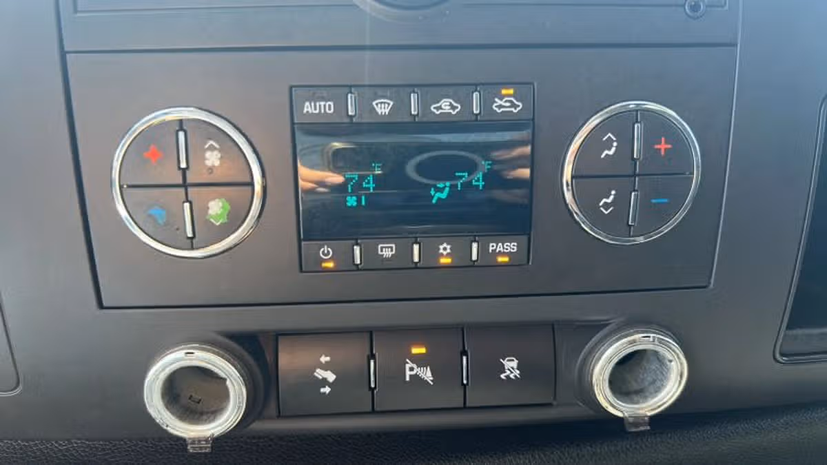 2011 Chevrolet Silverado 1500 LT Crew Cab Image 21
