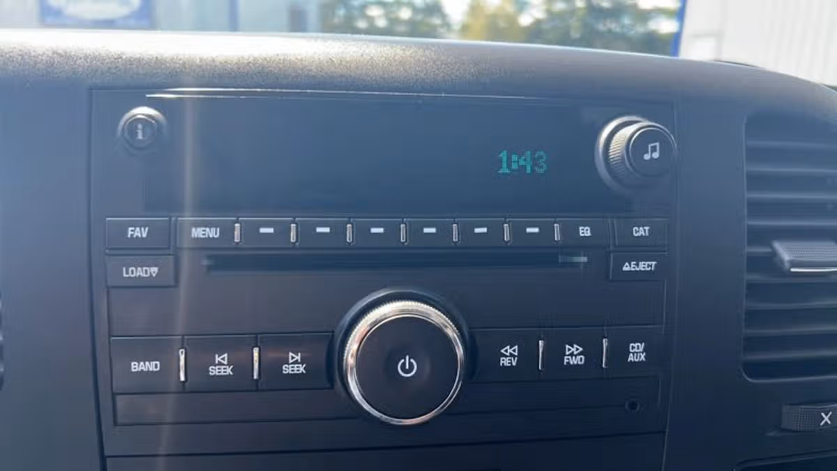 2011 Chevrolet Silverado 1500 LT Crew Cab Image 23