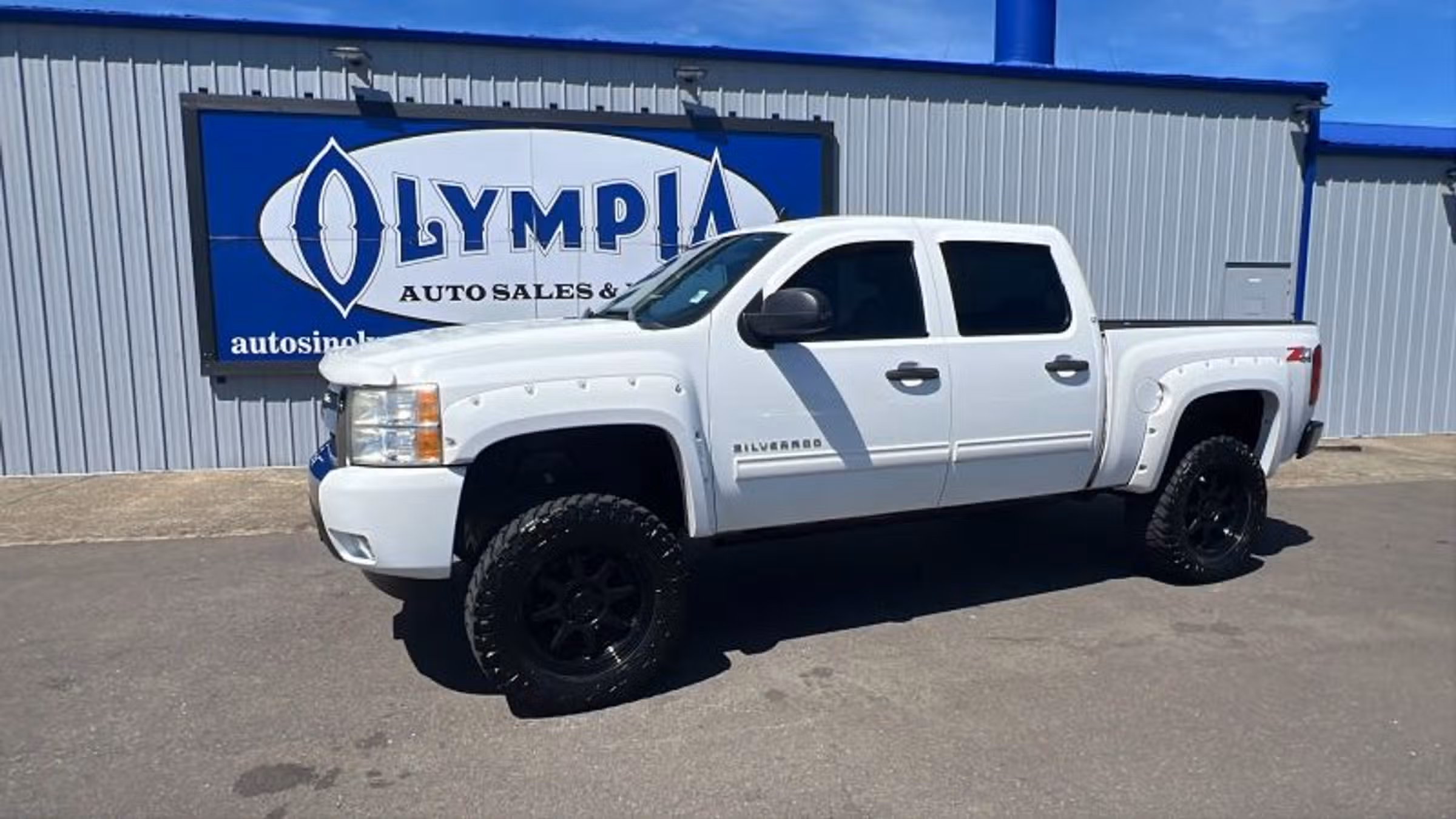 2011 Chevrolet Silverado 1500 LT Crew Cab Image 1