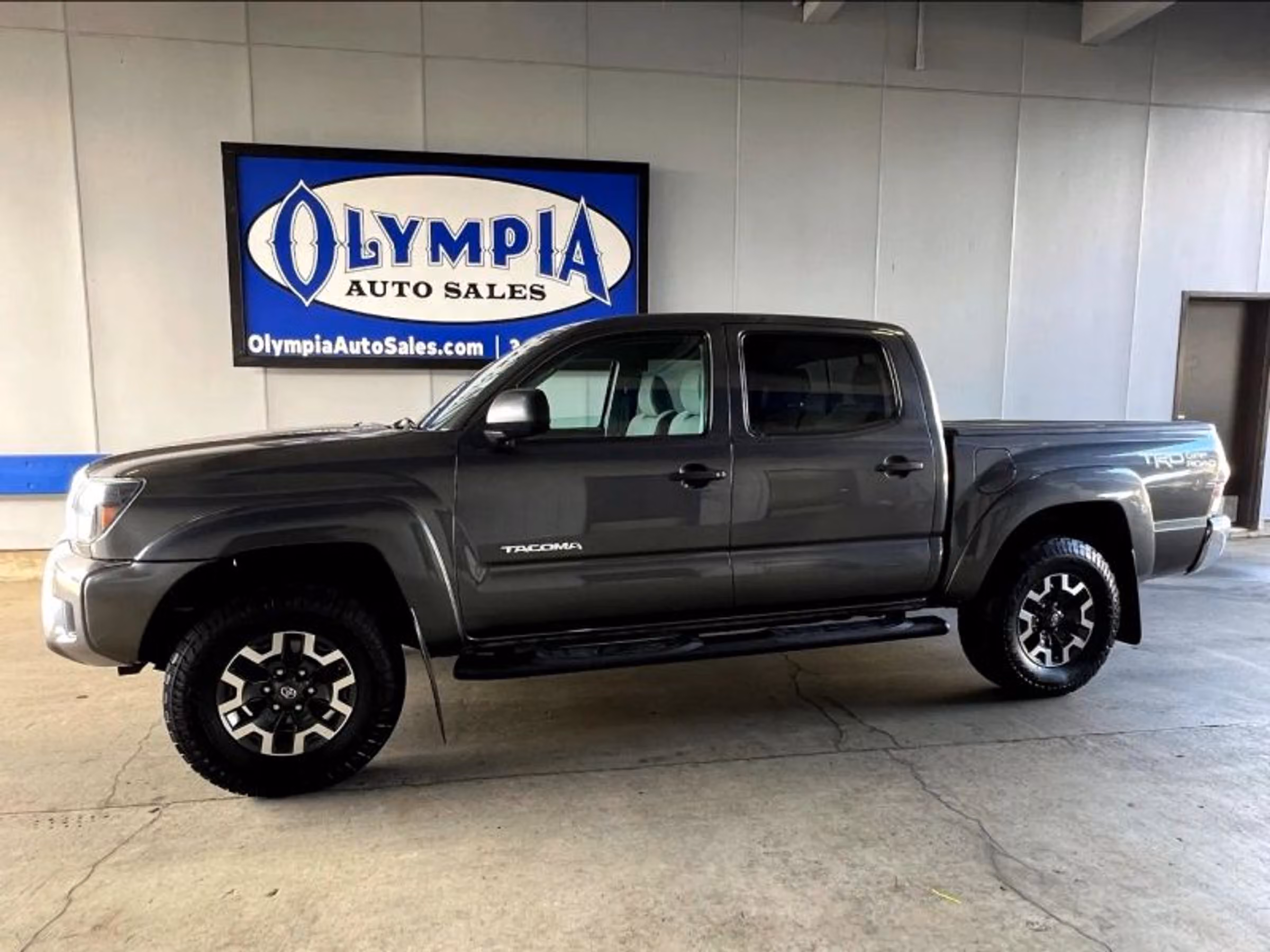 2014 Toyota Tacoma V6 Double Cab Image 1