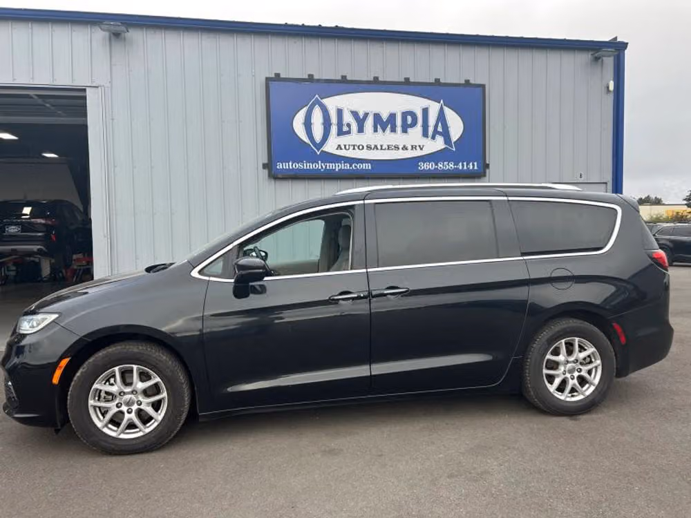 2021 Chrysler Pacifica Touring L Passenger Image 1