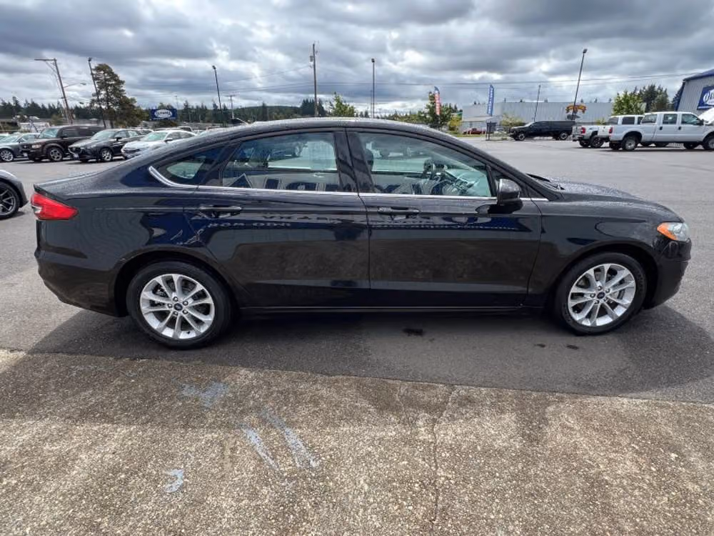 2020 Ford Fusion SE Image 8