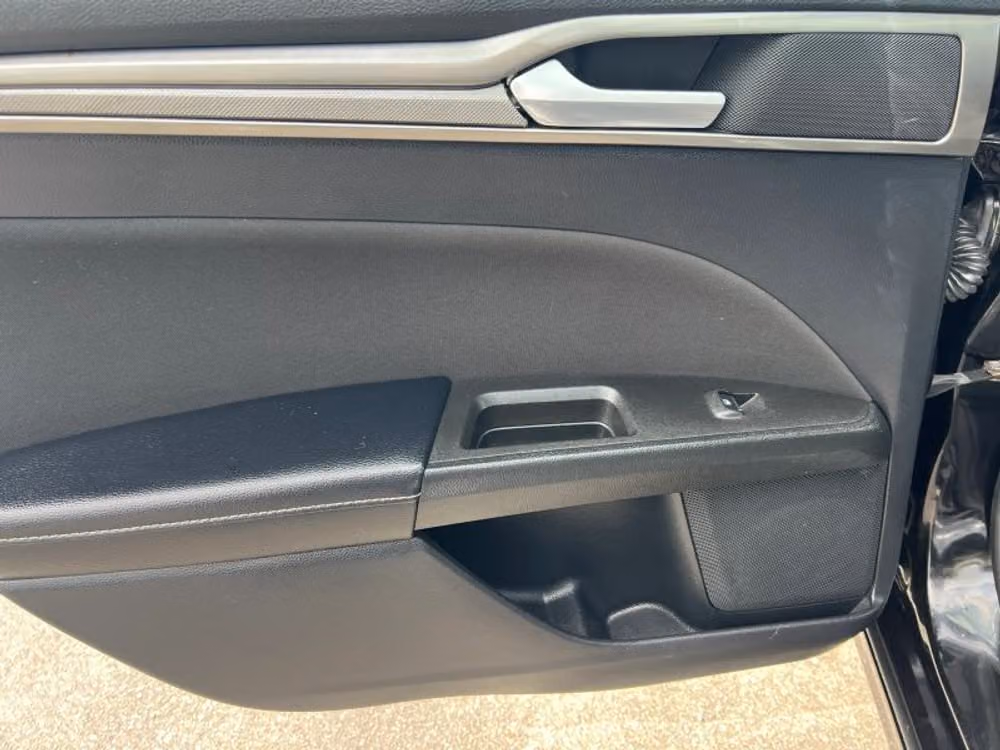 2020 Ford Fusion SE Image 20