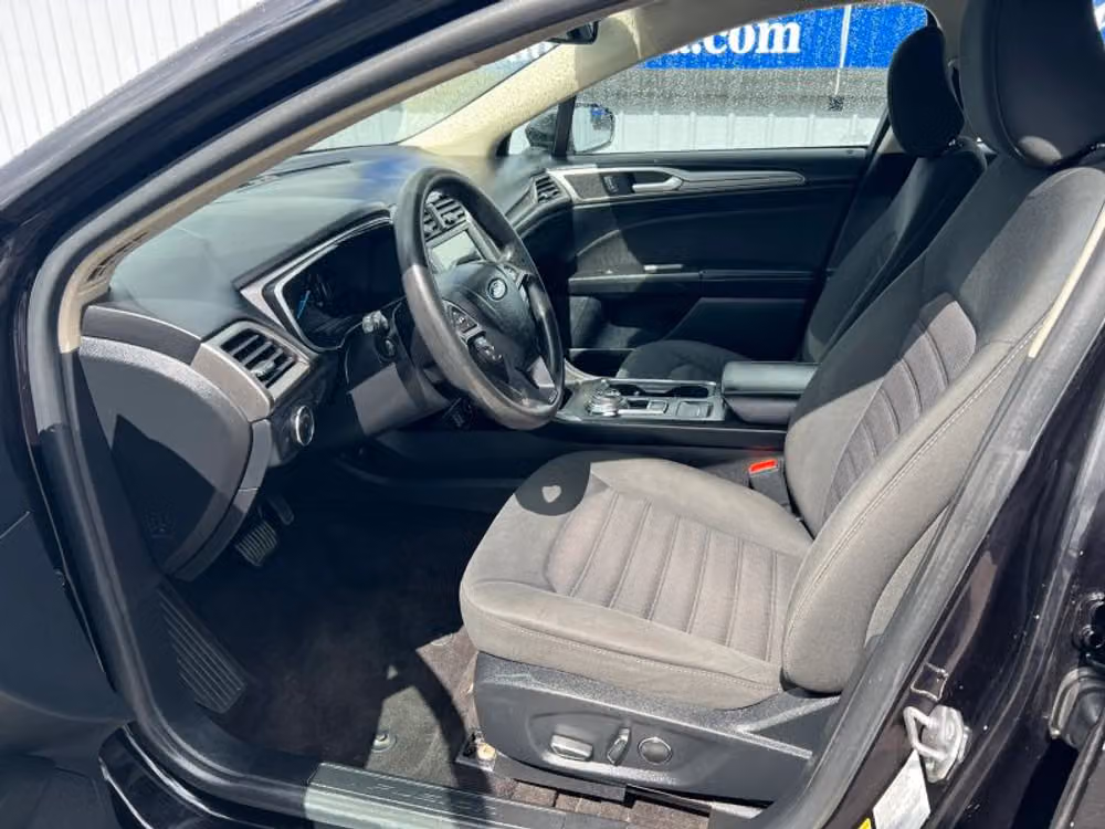 2020 Ford Fusion SE Image 21