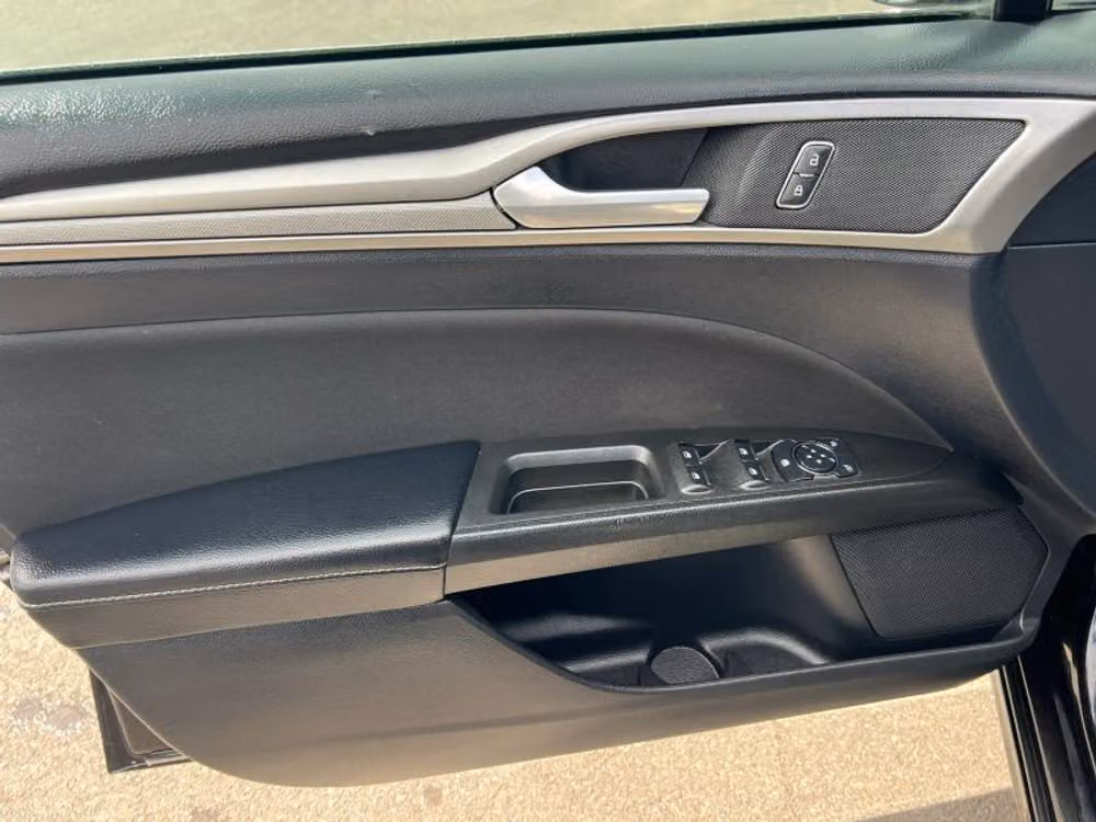 2020 Ford Fusion SE Image 22