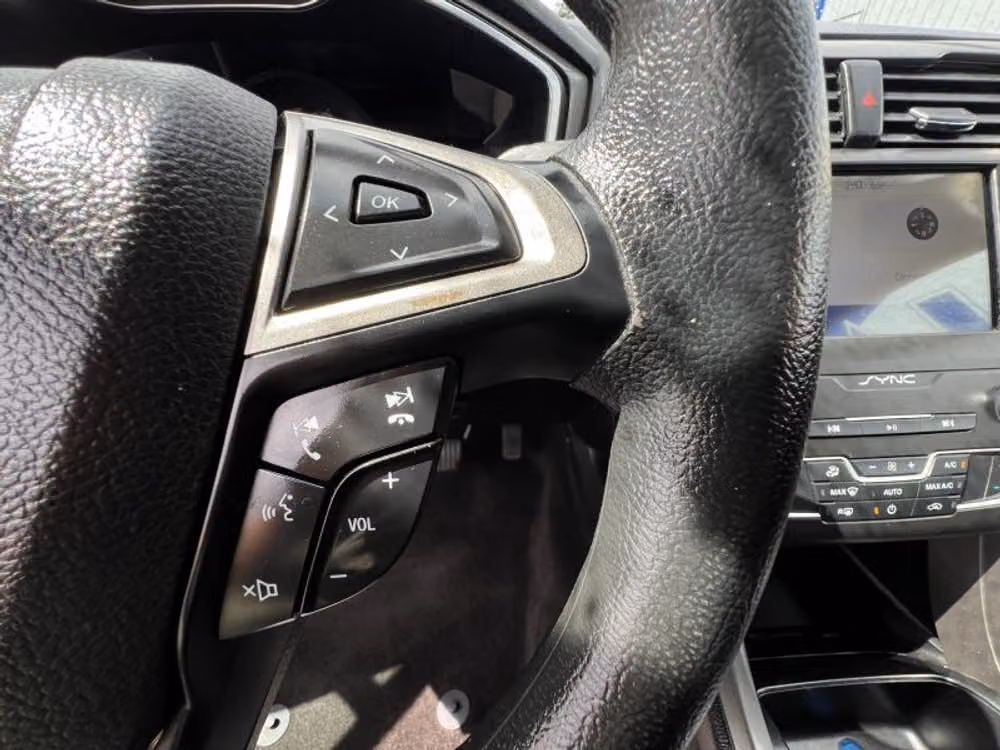 2020 Ford Fusion SE Image 28