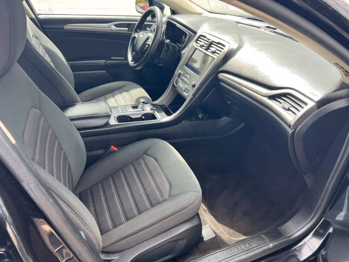 2020 Ford Fusion SE Image 9