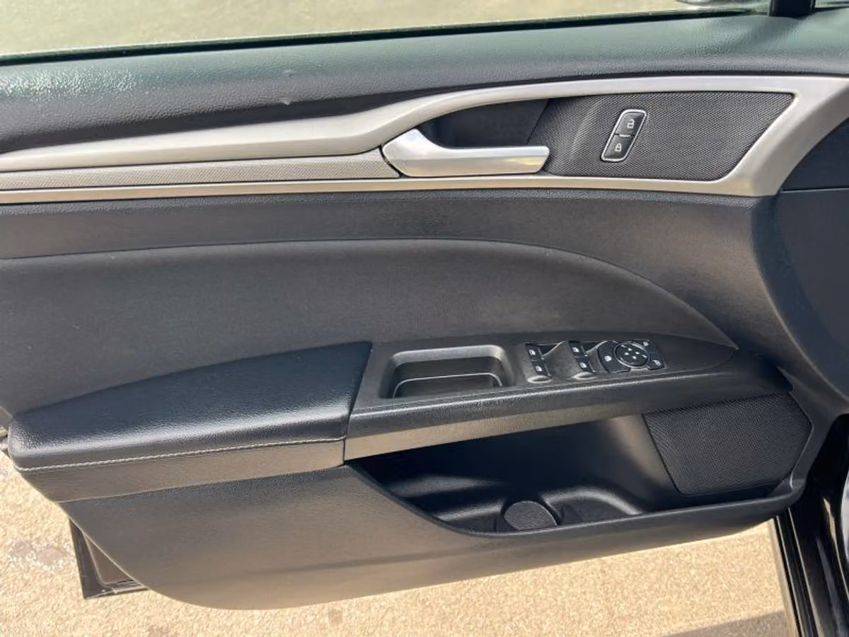 2020 Ford Fusion SE Image 22