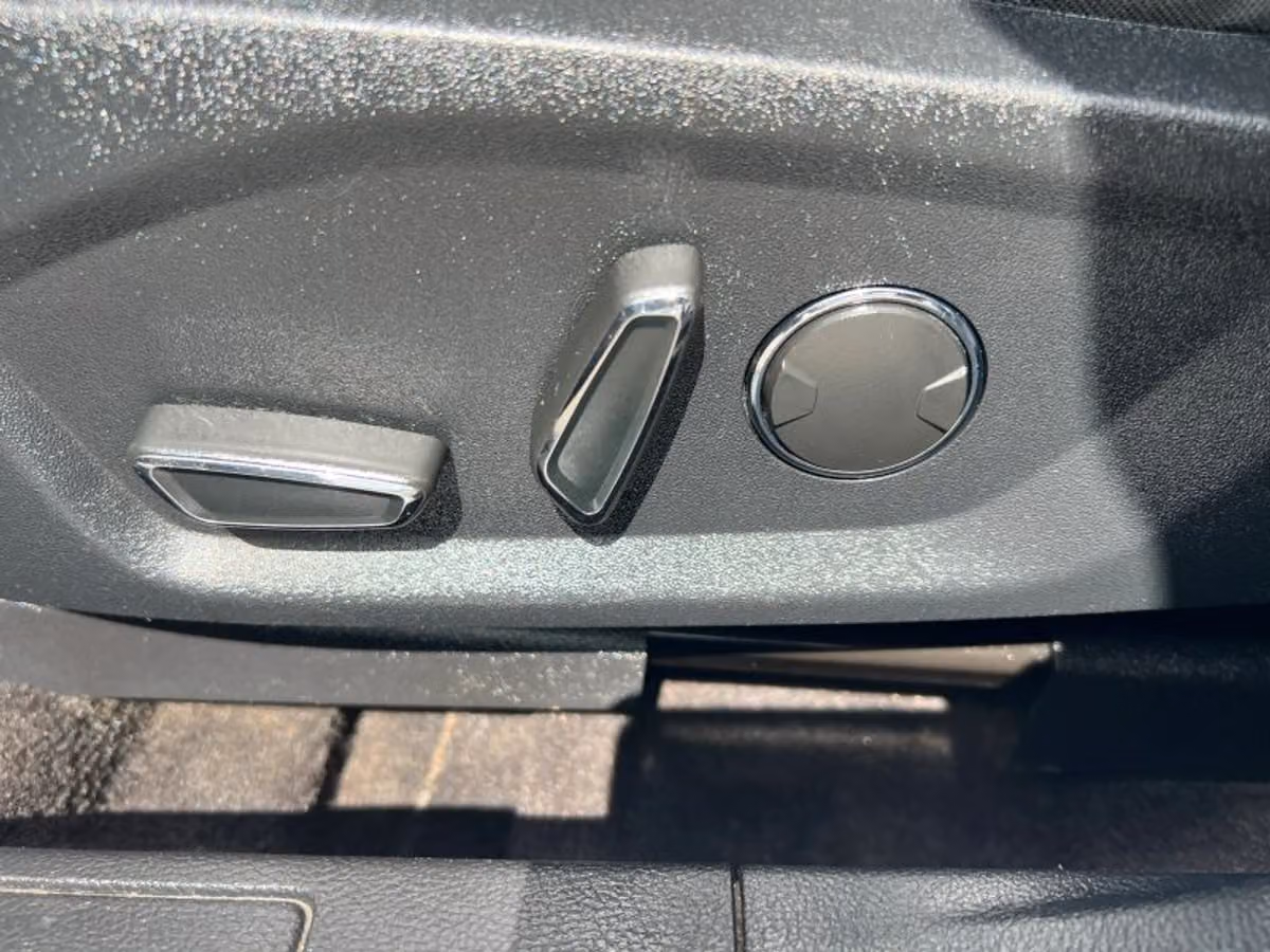 2020 Ford Fusion SE Image 23
