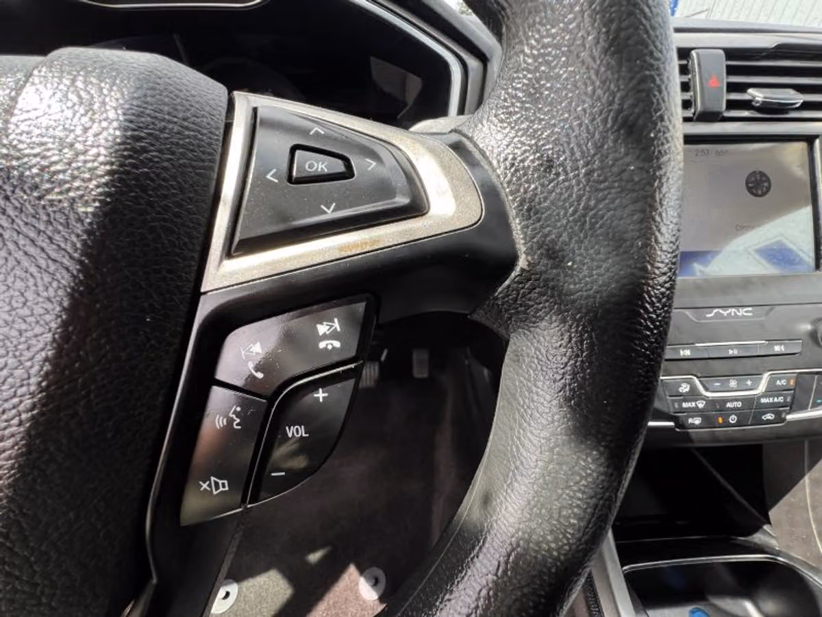 2020 Ford Fusion SE Image 28