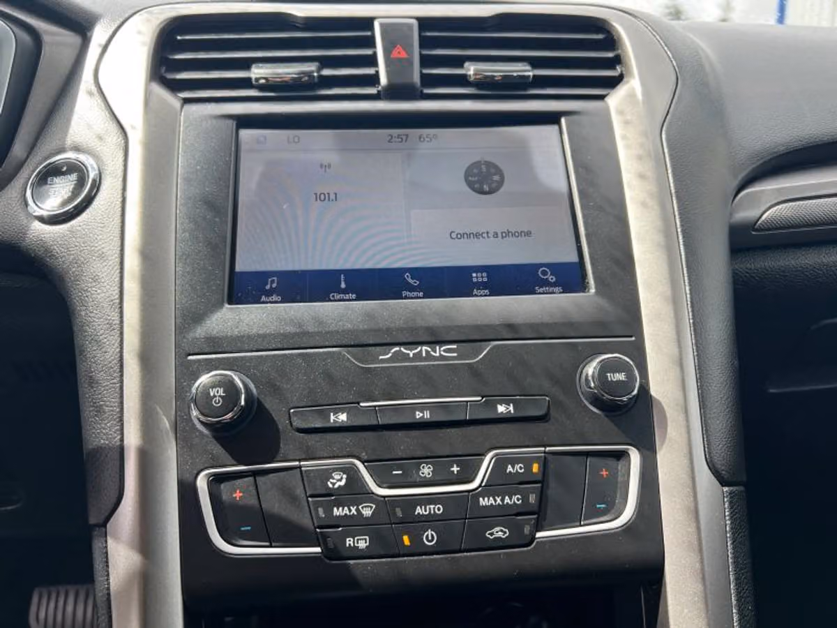 2020 Ford Fusion SE Image 32