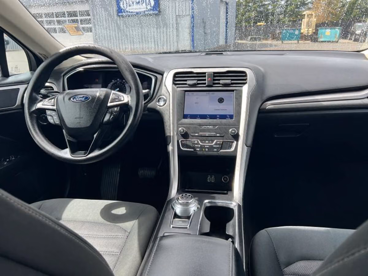 2020 Ford Fusion SE Image 13