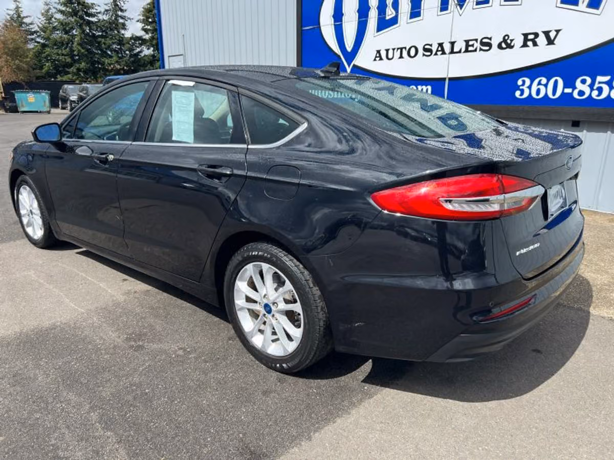 2020 Ford Fusion SE Image 17