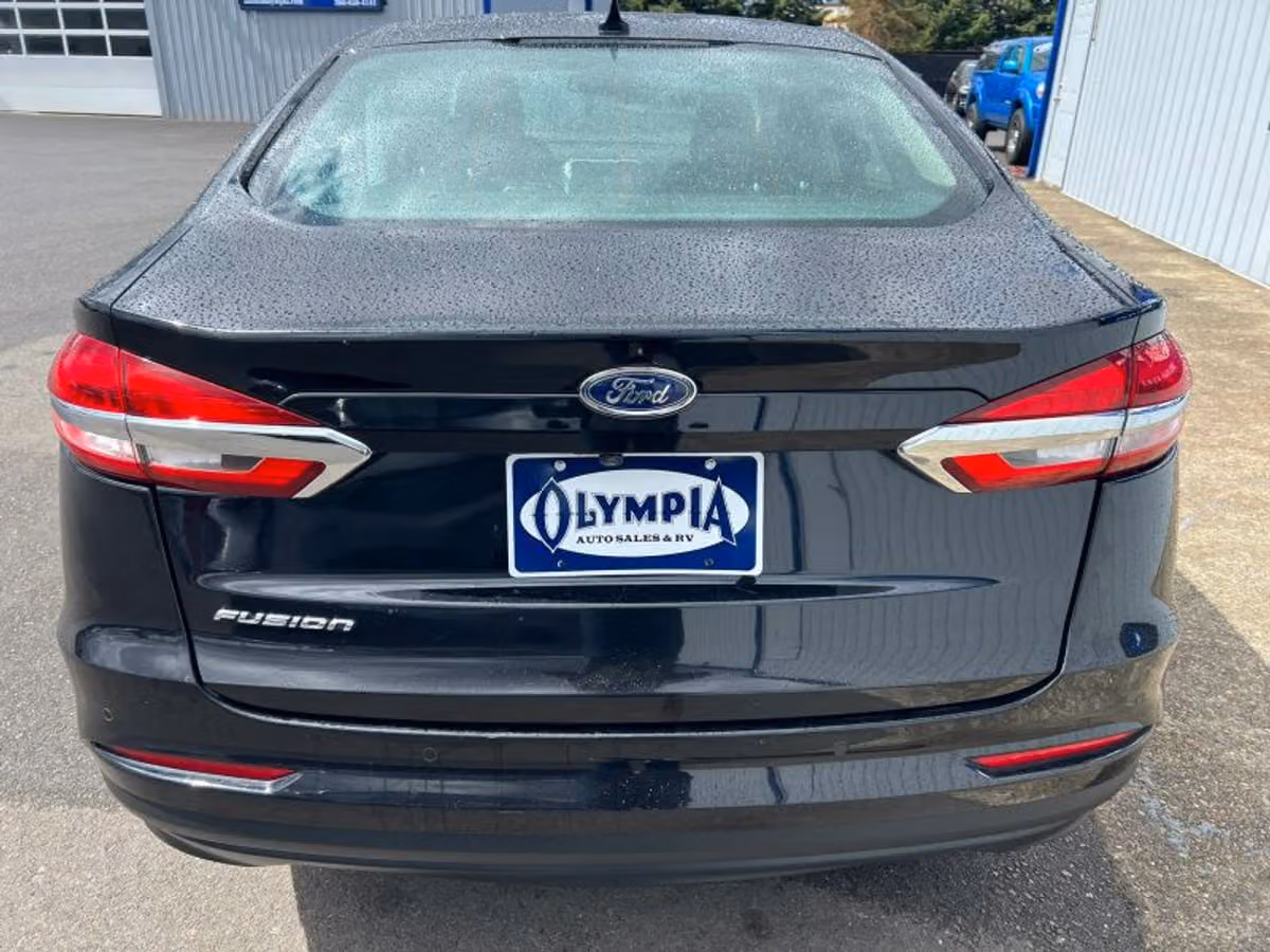 2020 Ford Fusion SE Image 15