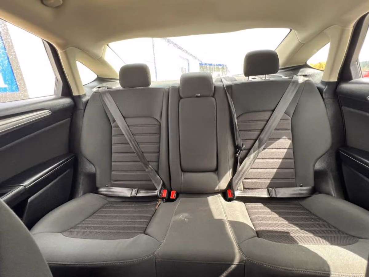 2020 Ford Fusion SE Image 24