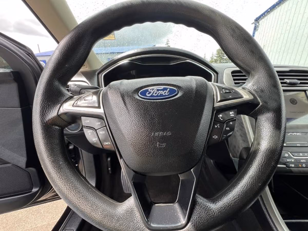 2020 Ford Fusion SE Image 26