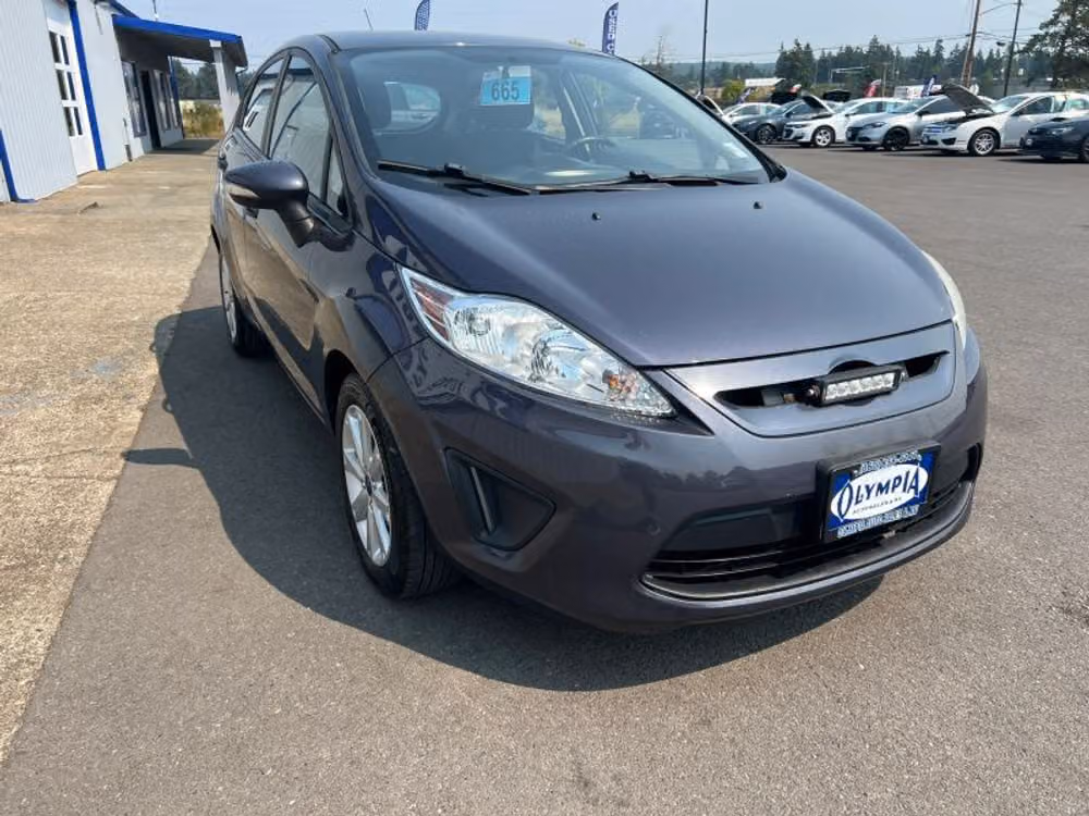 2013 Ford Fiesta SE Lower Image 2