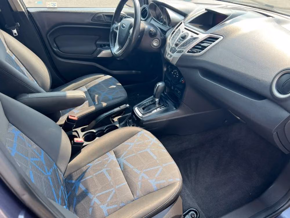 2013 Ford Fiesta SE Image 8