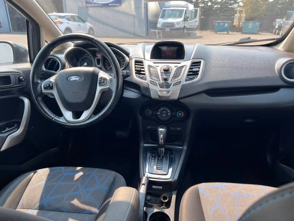 2013 Ford Fiesta SE Image 12