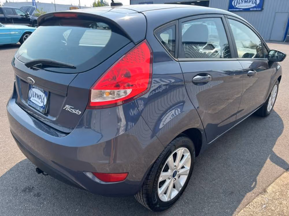 2013 Ford Fiesta SE Image 13