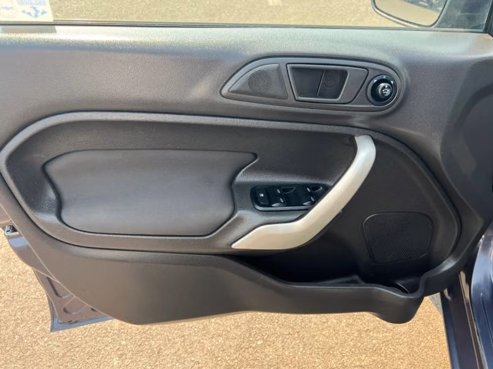 2013 Ford Fiesta SE Image 22