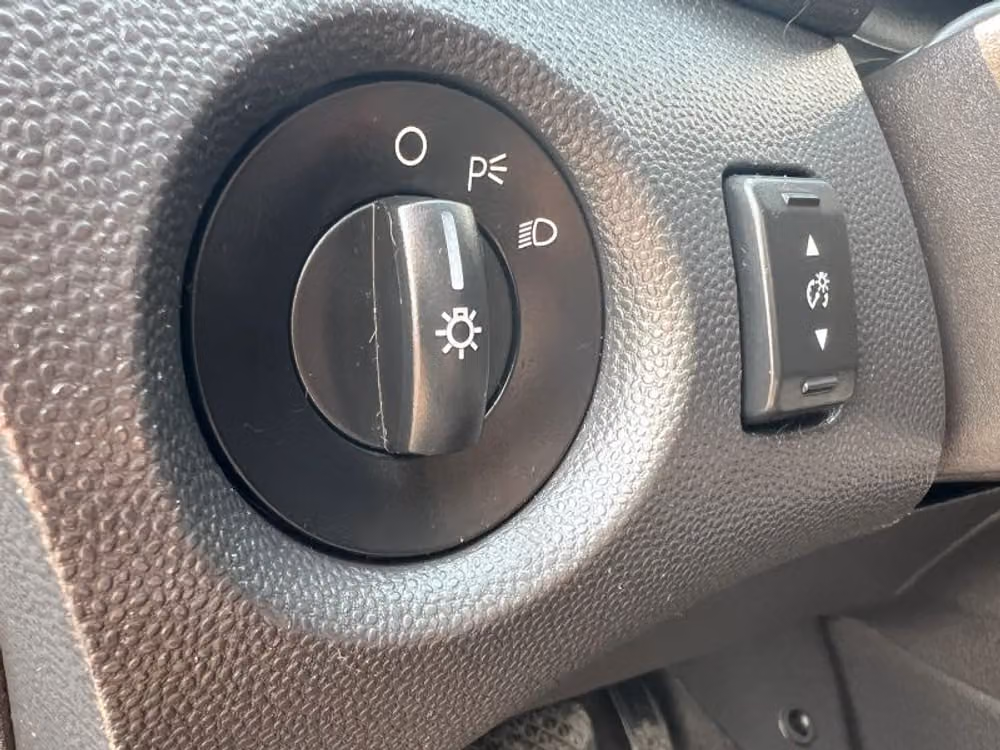 2013 Ford Fiesta SE Image 24