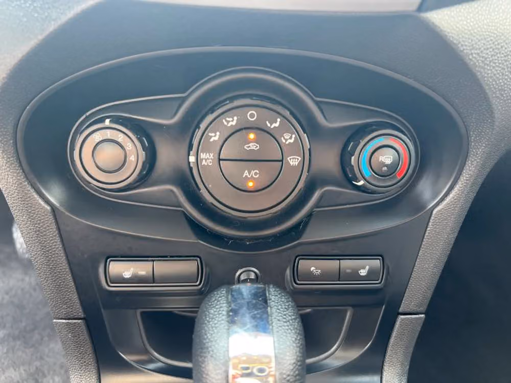2013 Ford Fiesta SE Image 26