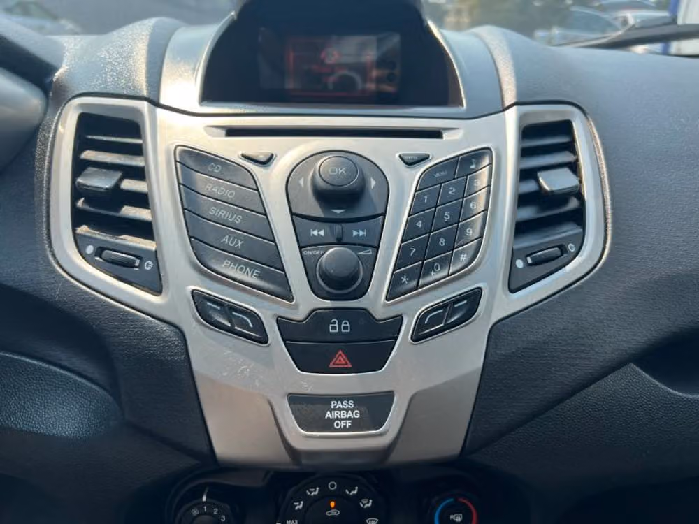 2013 Ford Fiesta SE Image 27