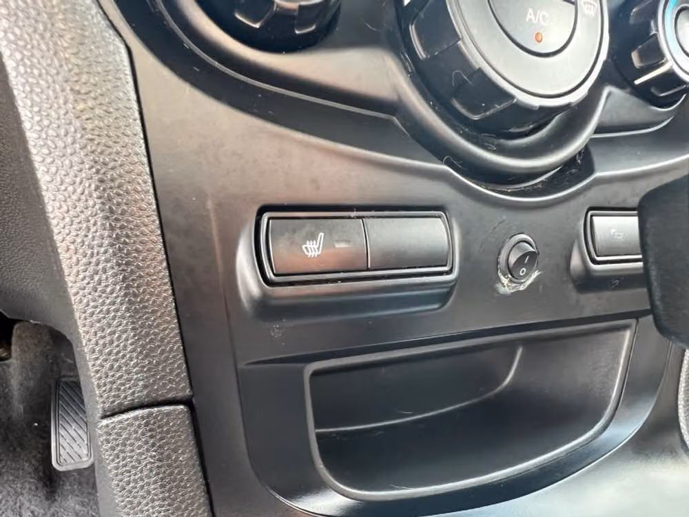2013 Ford Fiesta SE Image 31