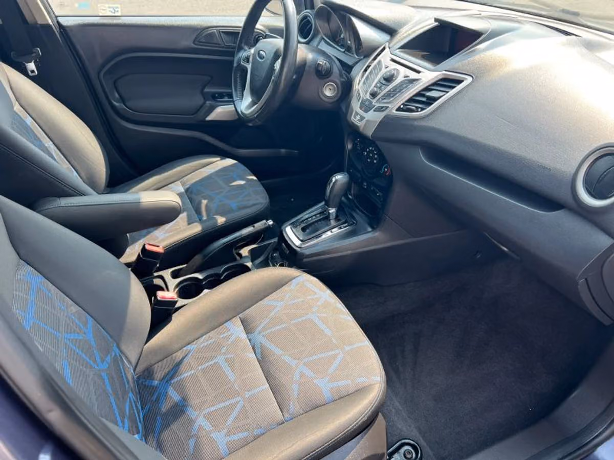 2013 Ford Fiesta SE Image 8