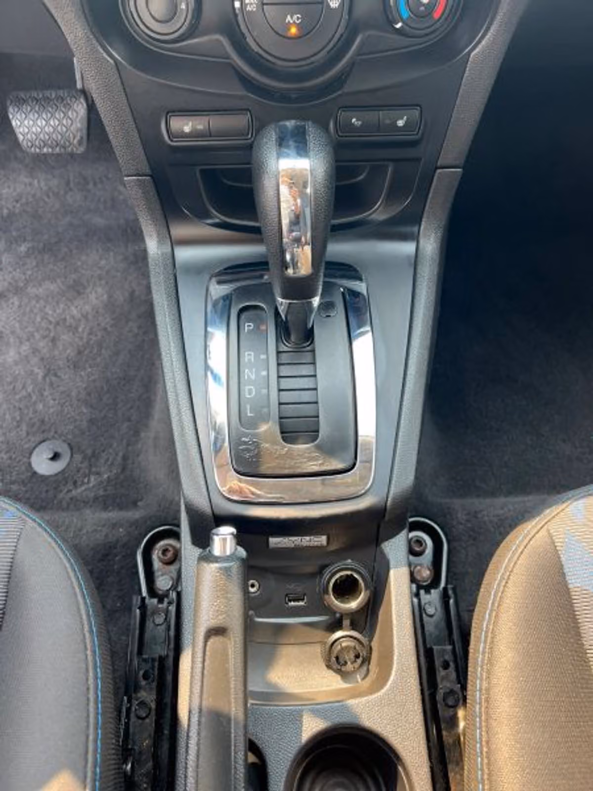 2013 Ford Fiesta SE Image 25