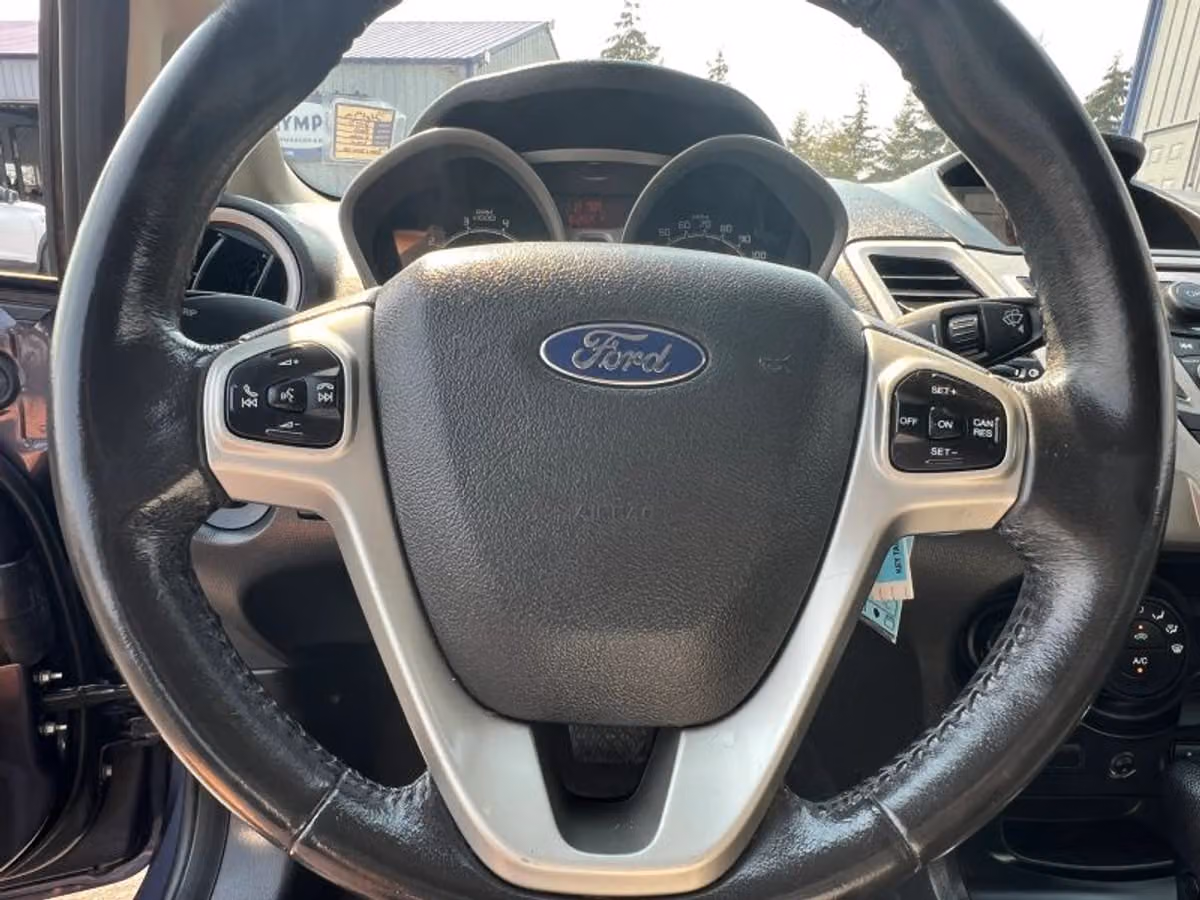 2013 Ford Fiesta SE Image 28