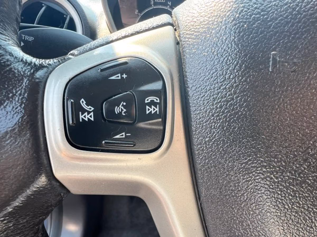 2013 Ford Fiesta SE Image 29