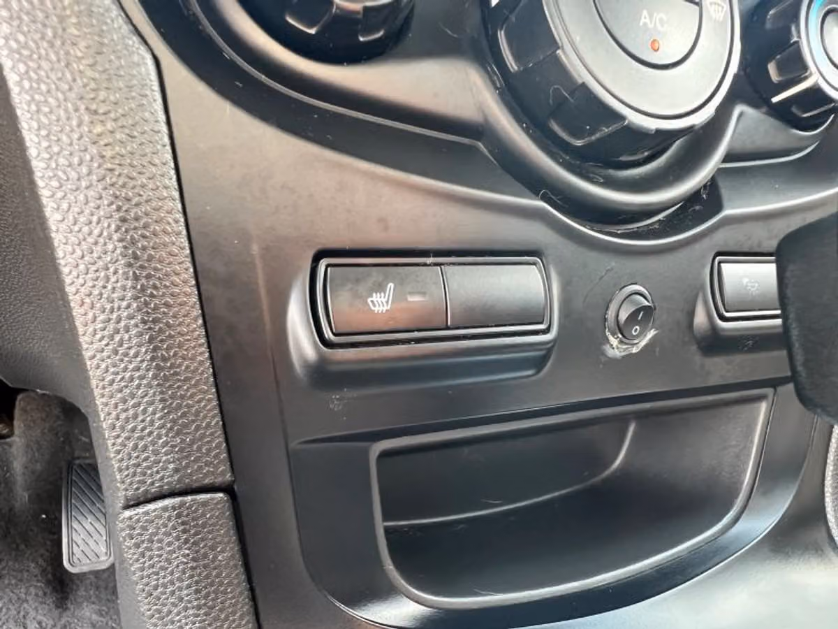2013 Ford Fiesta SE Image 31