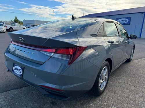 2021 Hyundai ELANTRA SE Sedan 4D Lower Image 3