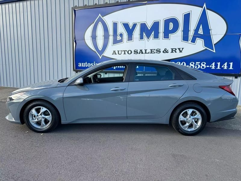 2021 Hyundai ELANTRA SE Sedan 4D Upper Image 2