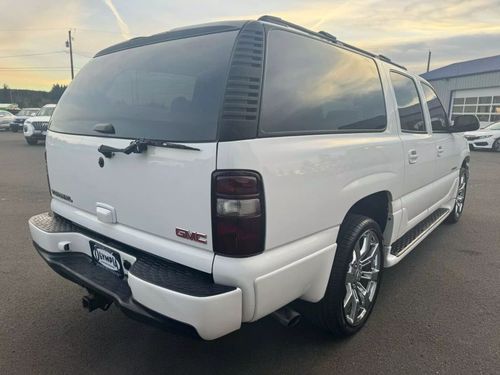 2006 GMC Yukon XL Denali Lower Image 3