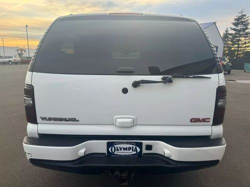 2006 GMC Yukon XL Denali Lower Image 2