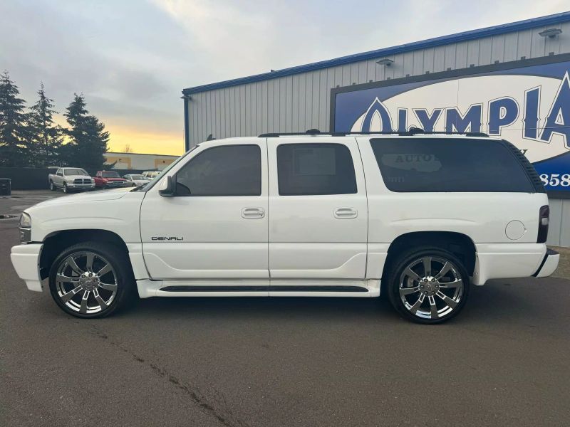 2006 GMC Yukon XL Denali Upper Image 2