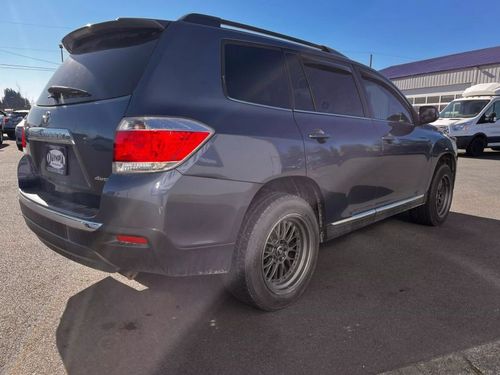 2012 Toyota Highlander Base Lower Image 3