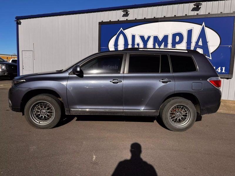 2012 Toyota Highlander Base Upper Image 2
