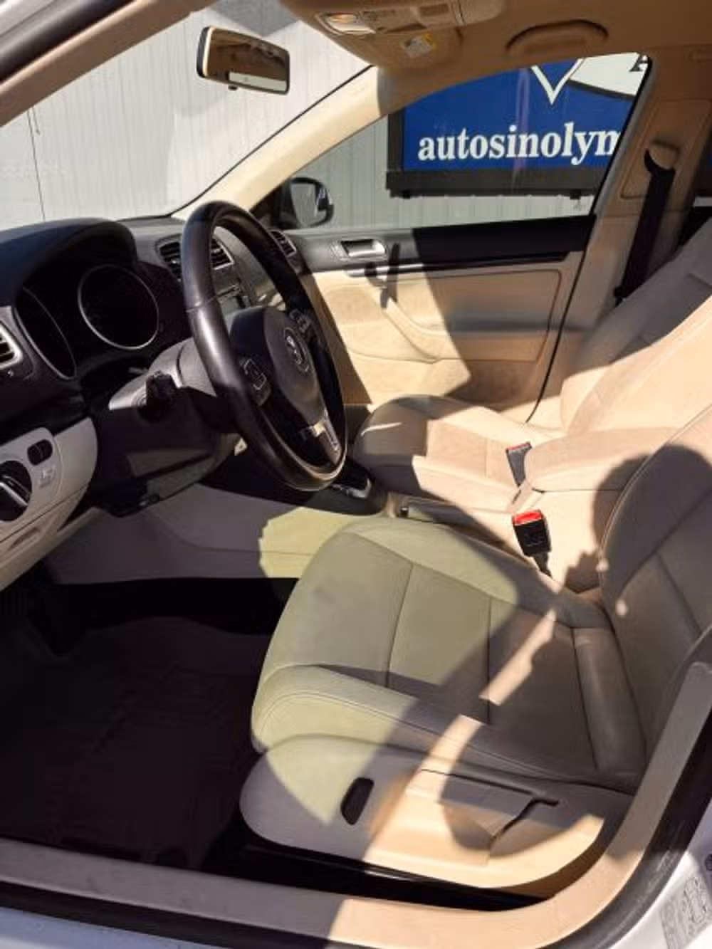 2013 Volkswagen Jetta 2.0L TDI Sport Wagon 4D Image 10
