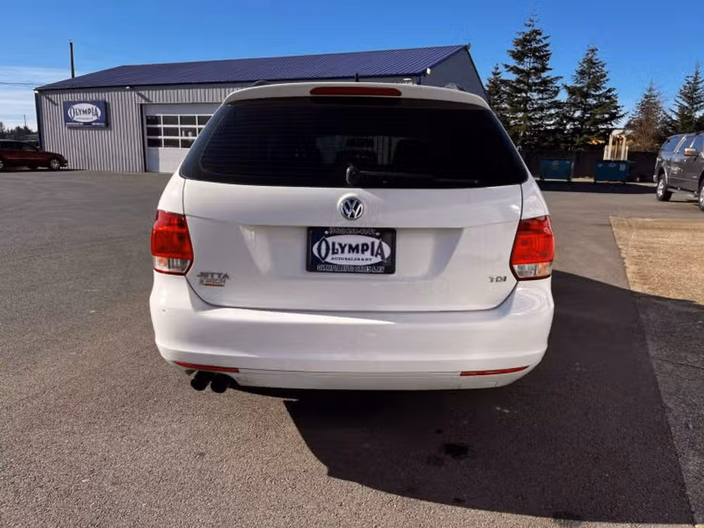 2013 Volkswagen Jetta 2.0L TDI Sport Wagon 4D Image 6