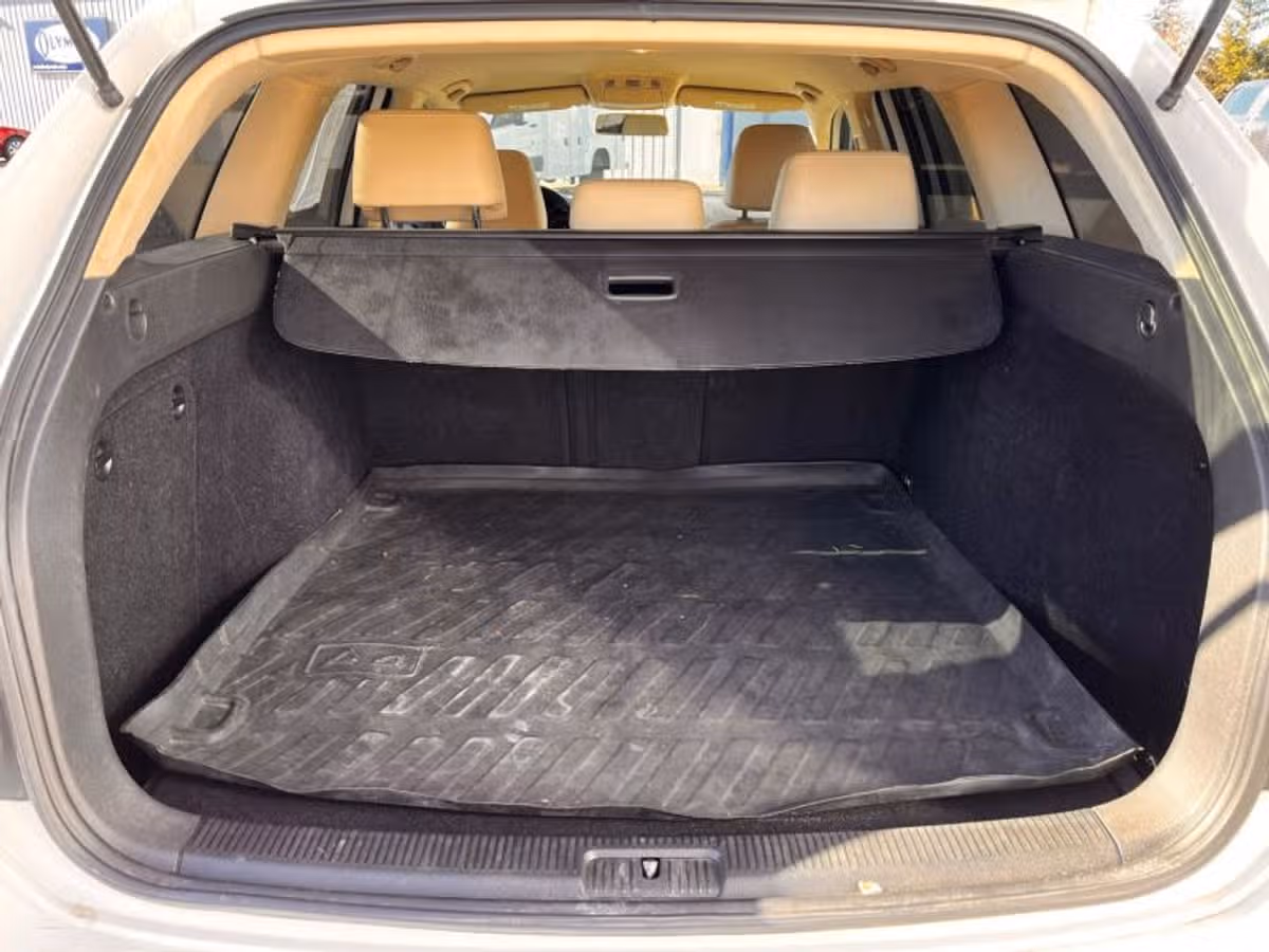 2013 Volkswagen Jetta 2.0L TDI Sport Wagon 4D Image 12